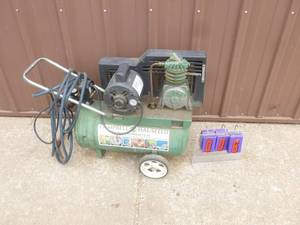 Campbell Hausfield approx 6 gal air compressor. Oil filled compressor. Tested & works but shuts off valve leaks. As shown.