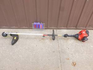 Craftsman 4 cycle weed trimmer. Looks nearly new. Tested & works. As shown.