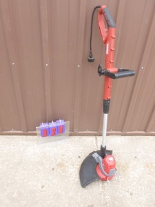 Craftsman 110 volt weed trimmer. Looks new. Tested & works. As shown.