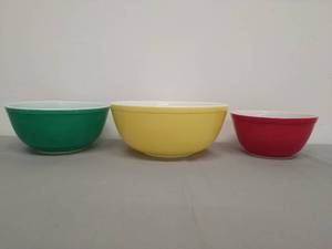 Vintage Pyrex Mixing Bowls