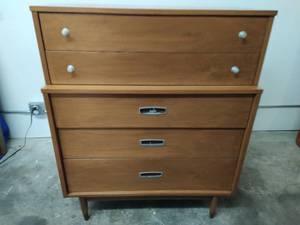 Mid Century Modern Mainline 5 Drawer Chest By Hooker