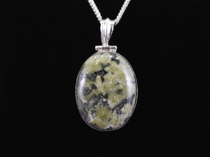 .925 Sterling Silver Green Serpentine Cabochon Pendant Necklace