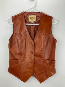 lot 32 image: Womens Vest - TONY LAMA - Medium