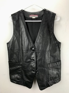 lot 33 image: Womens Vest - WOOSUNG - Large