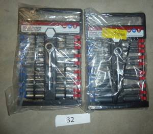 2 new sets of 14 sockets with ratchet, blue side is metric, red is standard