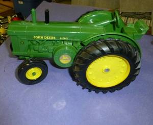 John Deere Diesel Model R Series II toy tractor