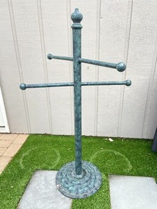 Metal GreenBlack Towel Rack