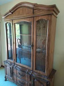 lot 101 image: Bassett Lighted Hutch