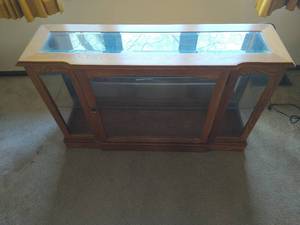 lot 108 image: Lighted Display Cabinet