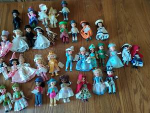 lot 120 image: Collection of Madame Alexander Dolls