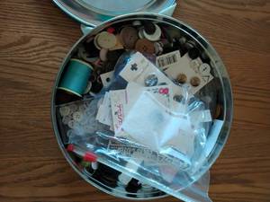 lot 129 image: Large Collection of Buttons