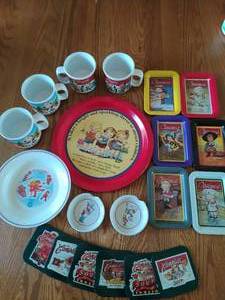 lot 140 image: Collection of Campbells Soup kitchen items