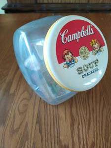 lot 142 image: Soup crackers jar with lid and collector cards