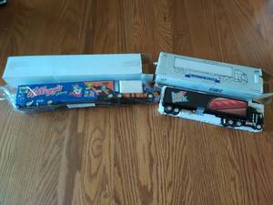 lot 147 image: Set of two Semis