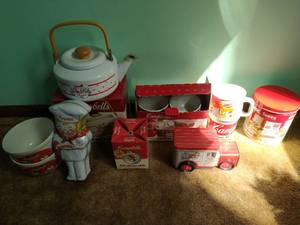 lot 167 image: Set of Campbells items