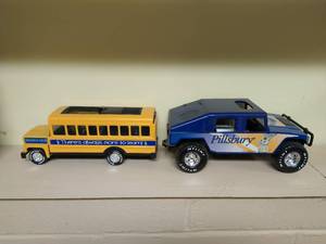 lot 182 image: Pillsbury School bus and Hummer