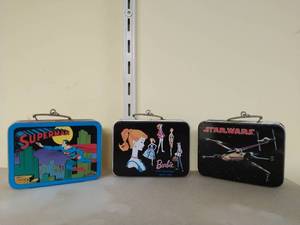 lot 184 image: Set of 3 mini lunch boxes