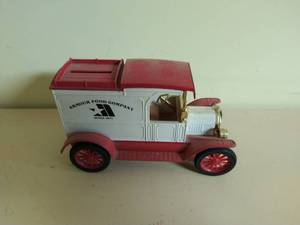 lot 187 image: Ertl Company Replica 1913 Ford Model T Van Bank