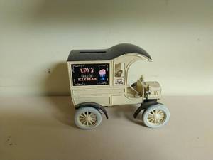 lot 188 image: Ertl Company Replica 1905 Fords first delivery car