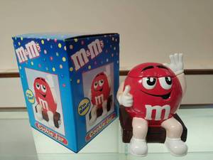 lot 4 image: M&Ms Cookie Jar