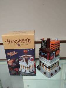 lot 6 image: Herseys Times Square Fondue Set