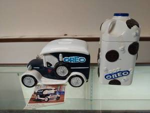 lot 9 image: Two Oreo Cookie Jars