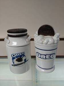 lot 11 image: Two Oreo Cookie Jars