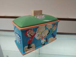 lot 13 image: Kelloggs Rice Krispies Treats Cookie Jar