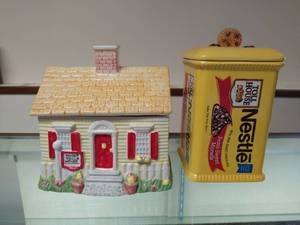 lot 17 image: Two Nestle Toll House Cookie Jars