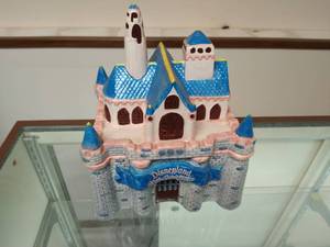 lot 23 image: Disneyland 40th Anniversary Cookie Jar
