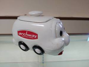 lot 24 image: Archway Home Style Cookies Cookie Jar