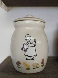 lot 26 image: Sunshine Cookie Jar