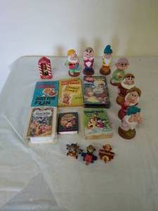 lot 66 image: Collection of Disney and other Cartoon Items