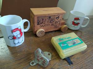 lot 67 image: Collection of 7Up and Daytons Promotional Items