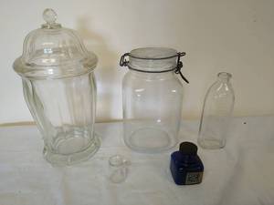 lot 72 image: Collection of Glassware