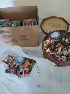 lot 77 image: Collection of Hallmark Ornaments