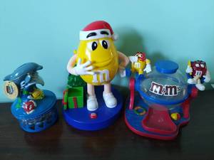 lot 90 image: Three M&Ms Candy Dishes