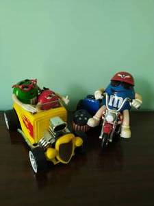 lot 92 image: Two M&Ms Candy Dishes