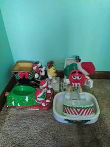 lot 206 image: Collection of M&M Christmas Items