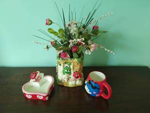 lot 213 image: Collection of M&M Themed Dcor