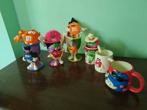 lot 214 image: Collection of M&M Themed Mugs