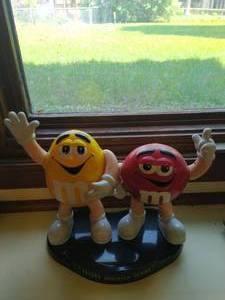 lot 220 image: M&M Candy Dispenser 2000