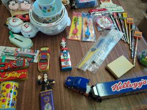 lot 232 image: Lot of Small Collectable Brand Items