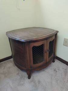lot 240 image: End Table