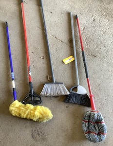 lot 227 image: Cleaning Lot