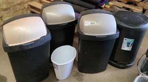 lot 187 image: 5 Garbage Cans