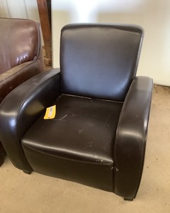 lot 208 image: Vinyl Waiting Room Chairs