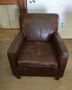 lot 207 image: Vinyl Waiting Room Chairs