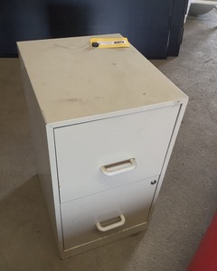 lot 92 image: 2 Drawer Filing Cabinet