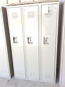 lot 260 image: 3 Door Full Length Lockers